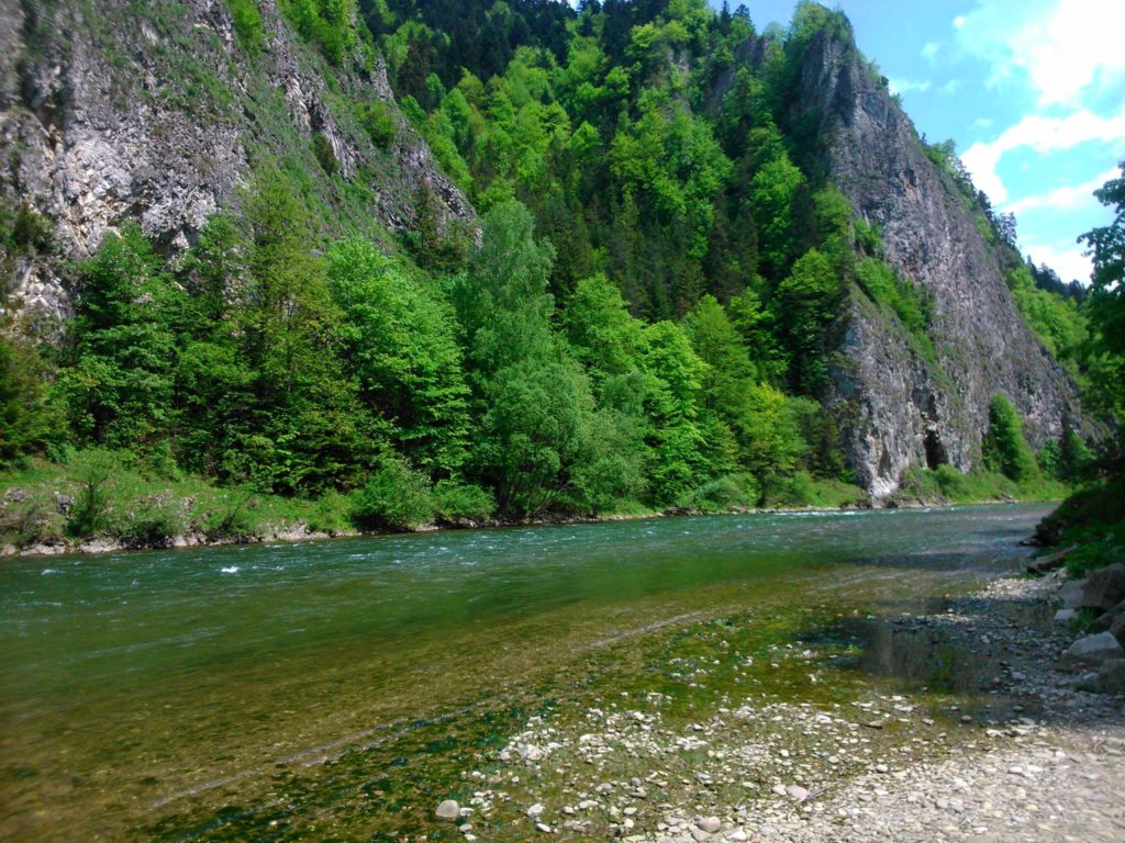 Dunajec Pieniny plte prielom cesta od objektu Červený Kláštor